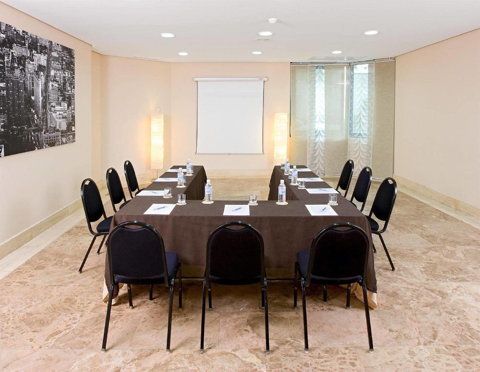 Apartamentos Th Las Rozas Konforlar fotoğraf