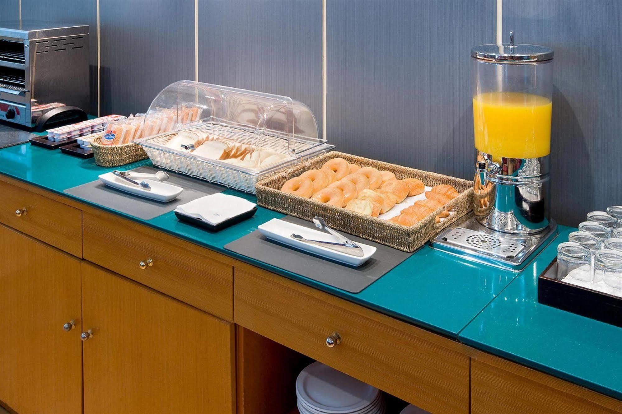 Apartamentos Th Las Rozas Dış mekan fotoğraf